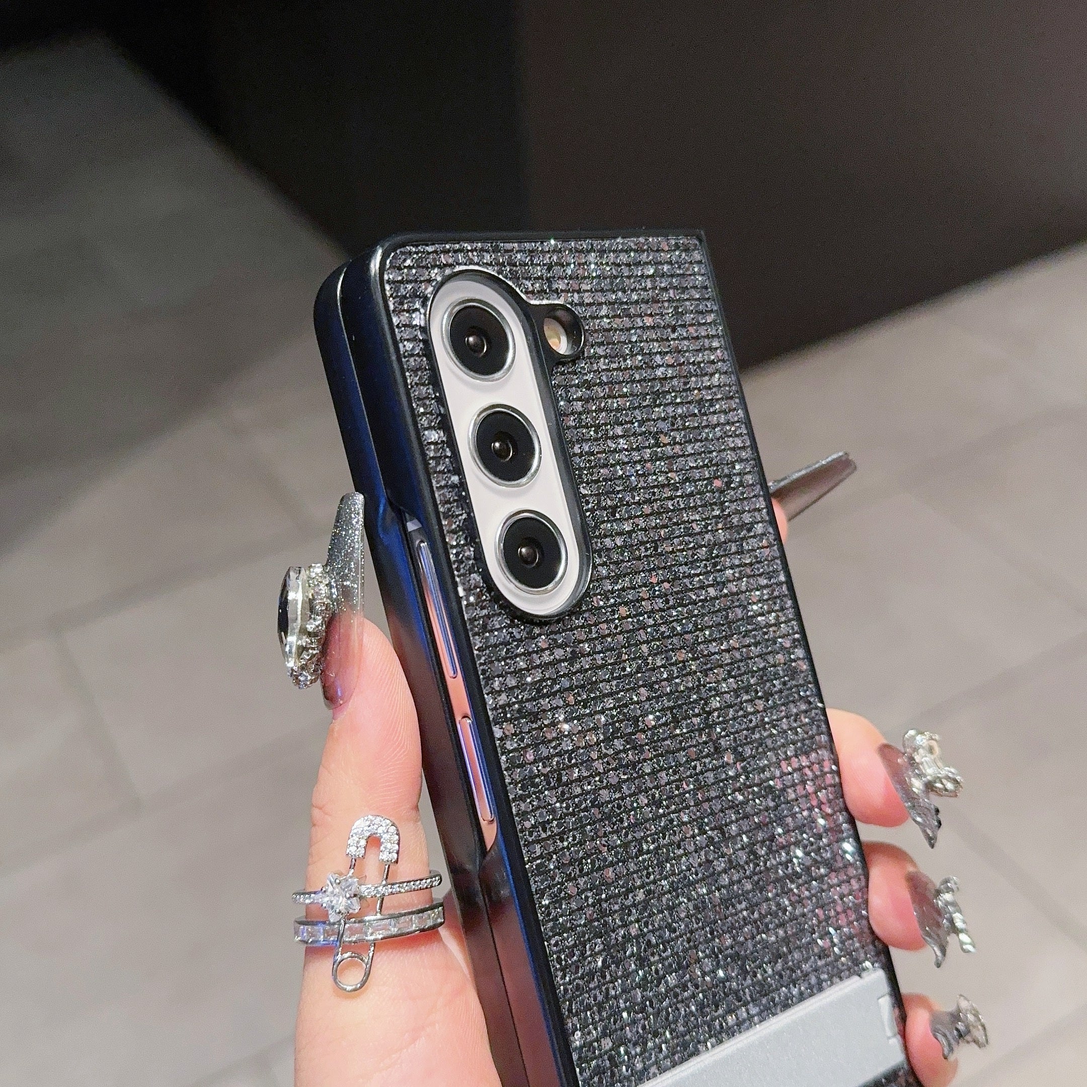 For Samsung Galaxy Z Fold6 5G Case Rhinestone Decor PU Leather Coated PC Phone Cover with Kickstand - Black / Grey For Samsung Galaxy Z Fold6 5G Case Rhinestone Decor PU Leather Coated PC Phone Cover with Kickstand - Black / Grey